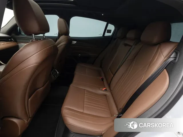 Maserati Grecale 2024 Светло-серебряный цвет из Кореи, фото 3