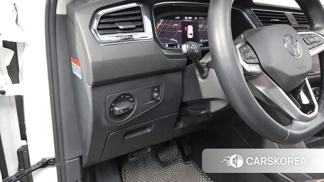 Volkswagen Tiguan Allspace 2023 Белый из Кореи, фото 3