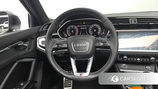 Audi Q3 (F3) 2023 Серый из Кореи, фото 3
