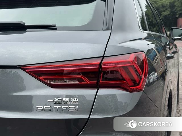 Audi Q3 2022 Темно-серый из Китая, фото 3