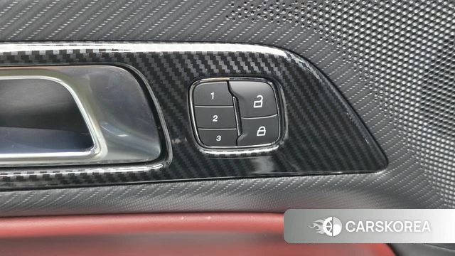 Ford Mustang 7th Generation 2024 Небесно-голубой из Кореи, фото 3