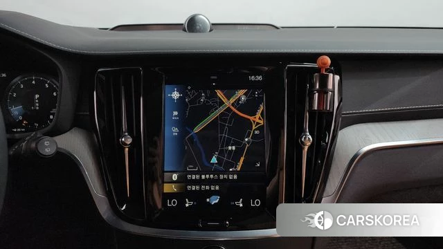 Volvo V60 Cross-Country 2nd Generation 2020 Песочный из Кореи, фото 3