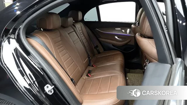 Mercedes-Benz E-Class W213 2021 Черный из Кореи, фото 3