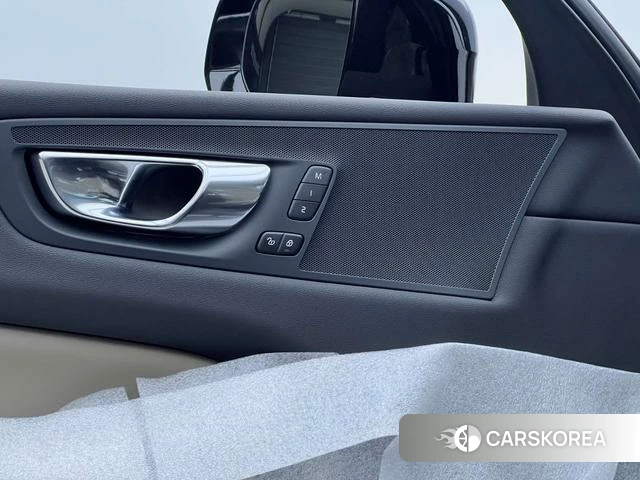 Volvo XC60 2026 Черный из Китая, фото 3