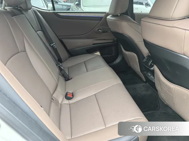 Lexus ES 2025 Белый из Китая, фото 3