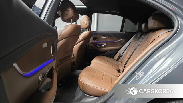 Mercedes-Benz E-Class W213 2023 Серебристо-серый из Кореи, фото 3
