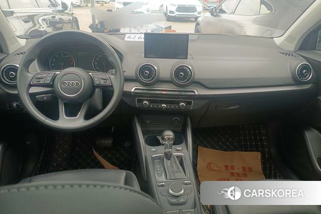 Audi Q2L 2021 Темно-серый из Китая, фото 3