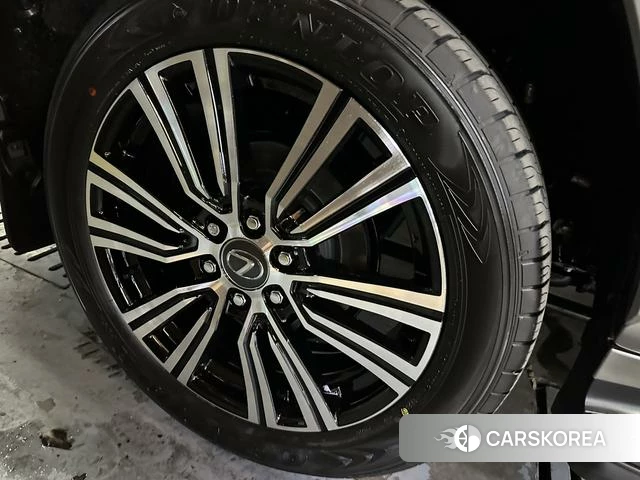 Lexus LX 2025 Серебристо-серый из Китая, фото 3