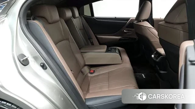 Lexus ES300h 7th generation 2024 Серый из Кореи, фото 3