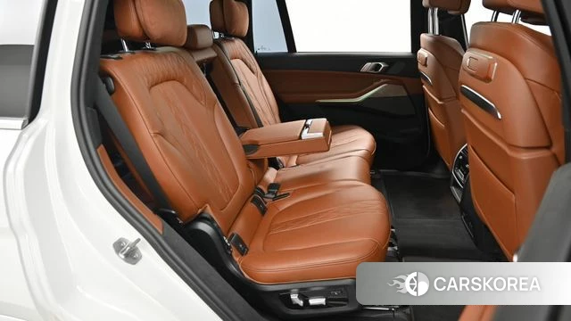 BMW X7 (G07) 2023 Белый из Кореи, фото 3