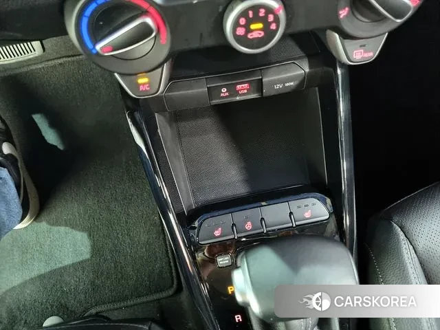 Kia Stonic 2018 Белый из Кореи, фото 3