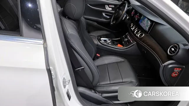 Mercedes-Benz E-Class W213 2018 Белый из Кореи, фото 3