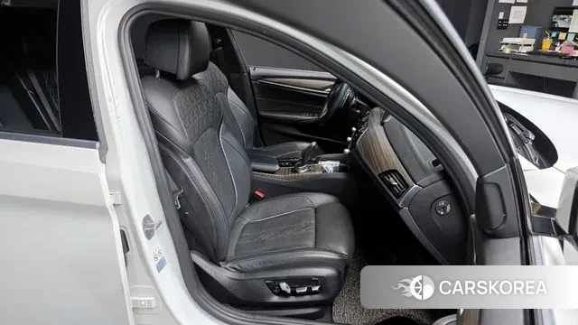 BMW 5 Series (G30) 2018 Белый из Кореи, фото 3