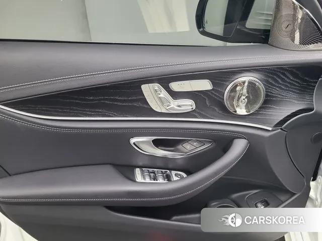 Mercedes-Benz E-Class W213 2021 Белый из Кореи, фото 3