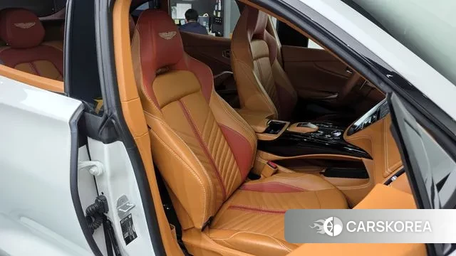 Aston Martin DBX 2023 Белый из Кореи, фото 3