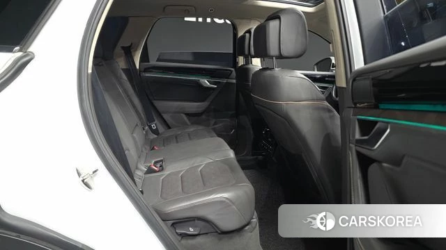 Volkswagen Touareg 3rd generation 2020 Белый из Кореи, фото 3