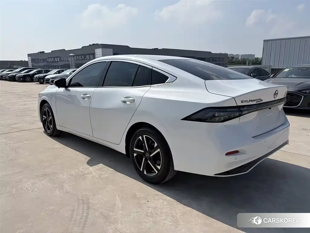 Nissan Sylphy 2026 Белый из Китая, фото 3