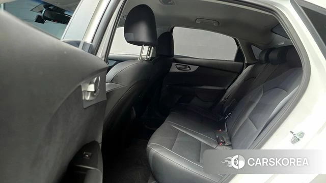 Kia The New K3 2nd generation 2021 Белый из Кореи, фото 3