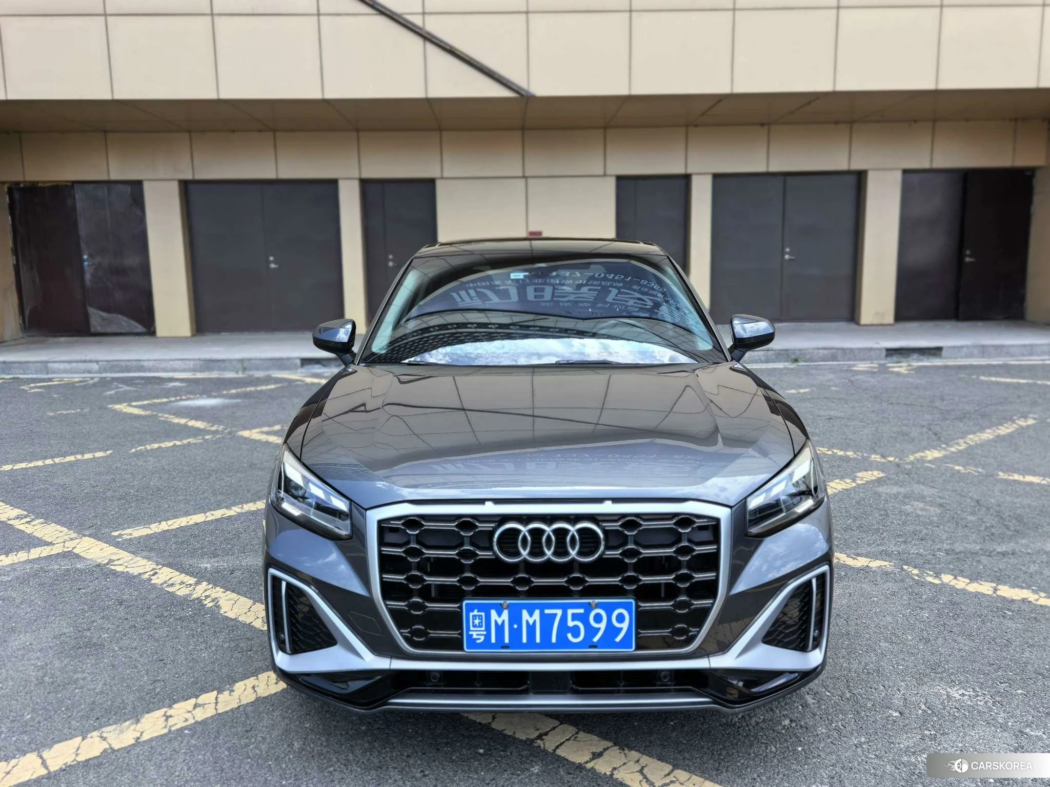 Audi Q2L 2021 Темно-серый из Китая, фото 3