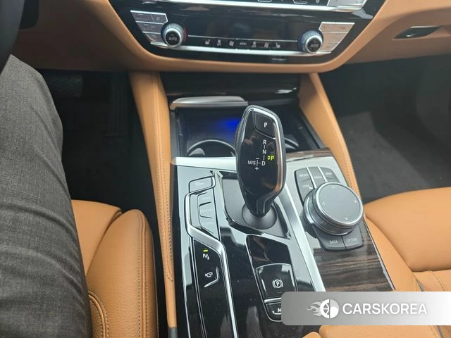 BMW 5 Series (G30) 2023 Белый из Кореи, фото 3