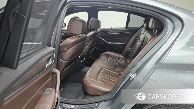 BMW 5 Series (G30) 2018 Светло-серебряный цвет из Кореи, фото 3