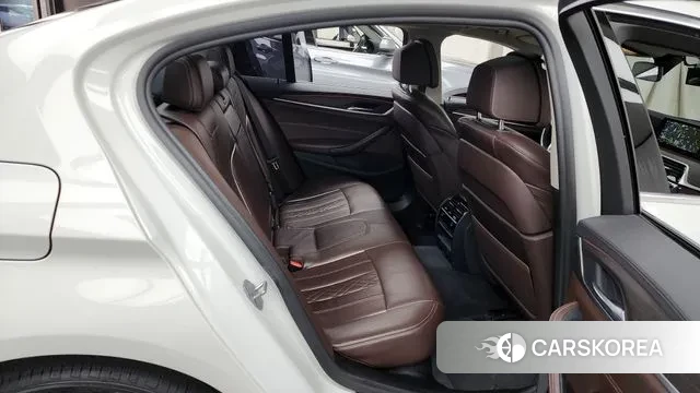 BMW 5 Series (G30) 2018 Белый из Кореи, фото 3