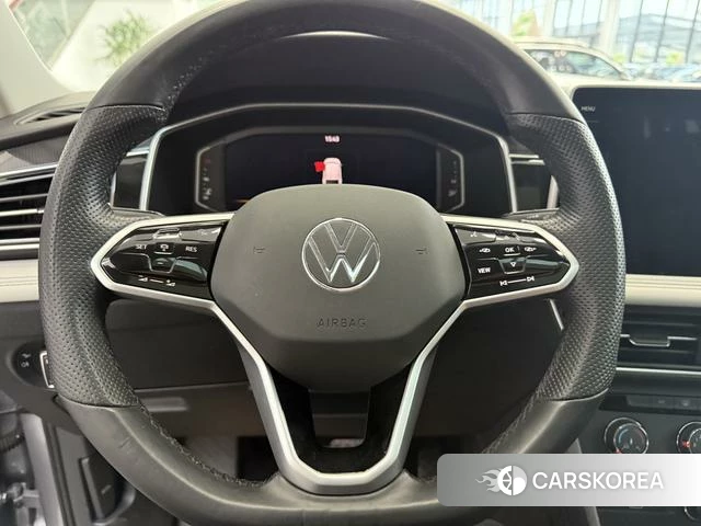 Volkswagen Tiguan L 2023 Темно-серый из Китая, фото 3