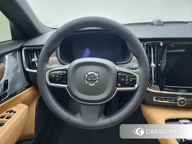 Volvo V90 Cross-Country 2024 Белый из Кореи, фото 3