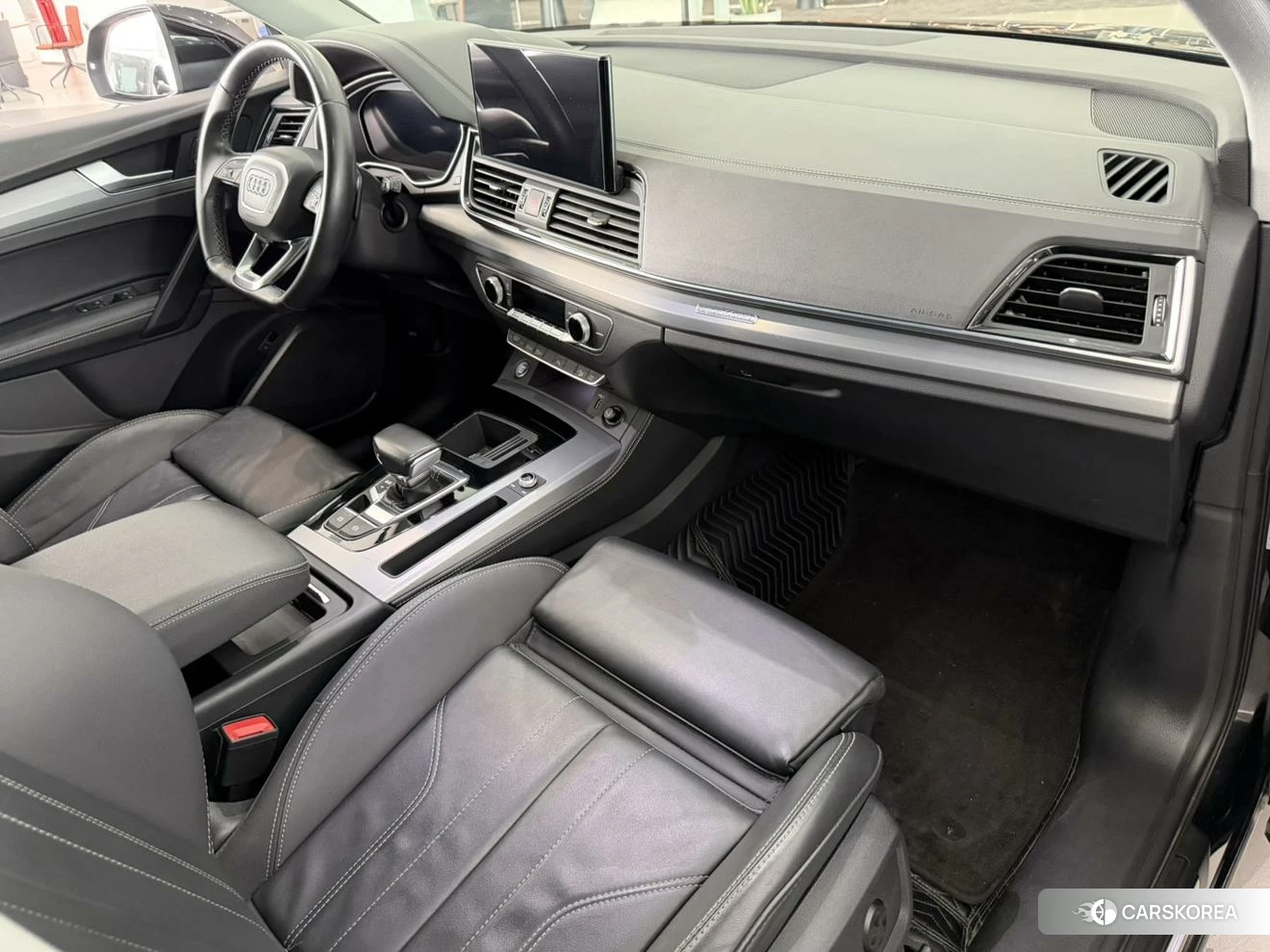 Audi Q5L 2021 Черный из Китая, фото 3
