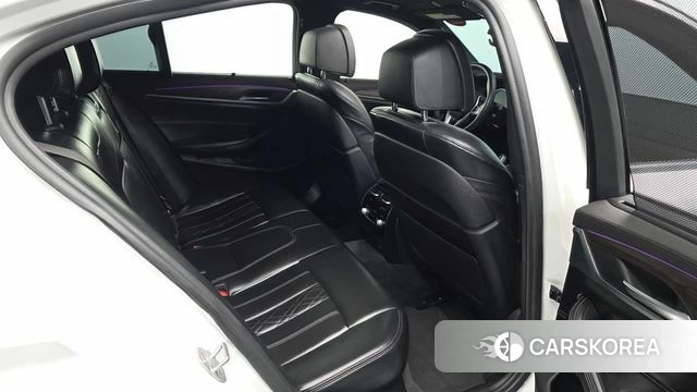 BMW 5 Series (G30) 2018 Белый из Кореи, фото 3