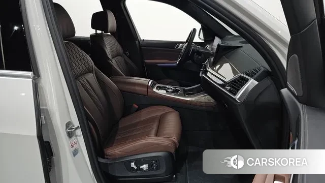 BMW X7 (G07) 2023 Белый из Кореи, фото 3