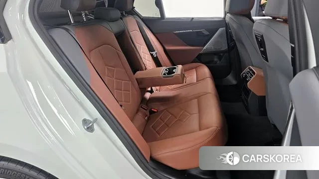 BMW 5 Series (G60) 2025 Белый из Кореи, фото 3