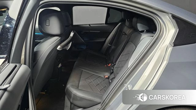 BMW 5 Series (G60) 2025 Серебристо-серый из Кореи, фото 3