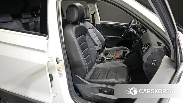 Volkswagen Tiguan second Generation 2018 Белый из Кореи, фото 3
