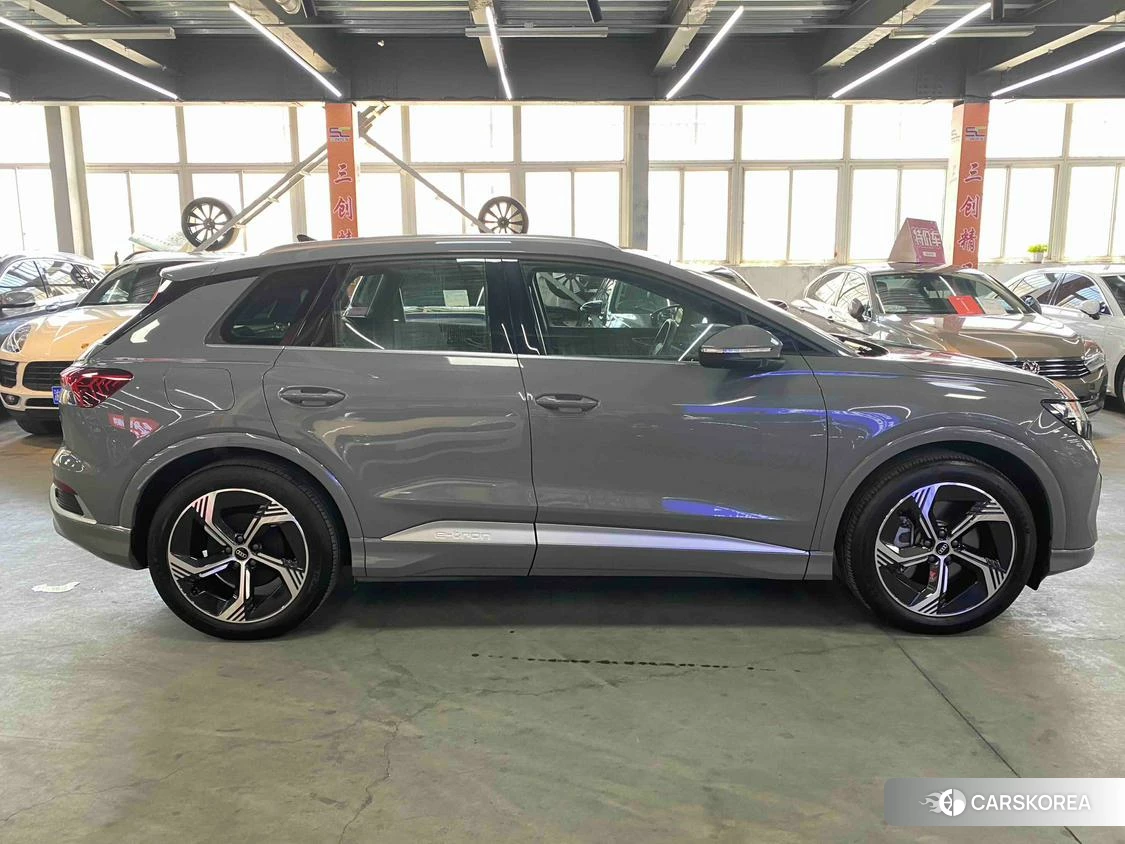 Audi Q4 e-tron 2023 Серебристо-серый из Китая, фото 3