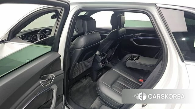 Audi e-Tron 2021 Белый из Кореи, фото 3