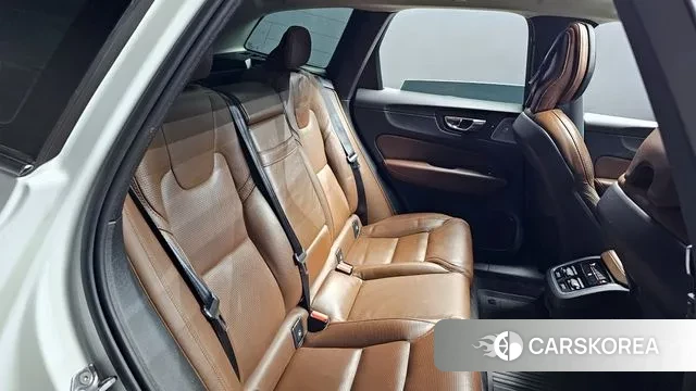 Volvo XC60 second Generation 2019 Белый из Кореи, фото 3