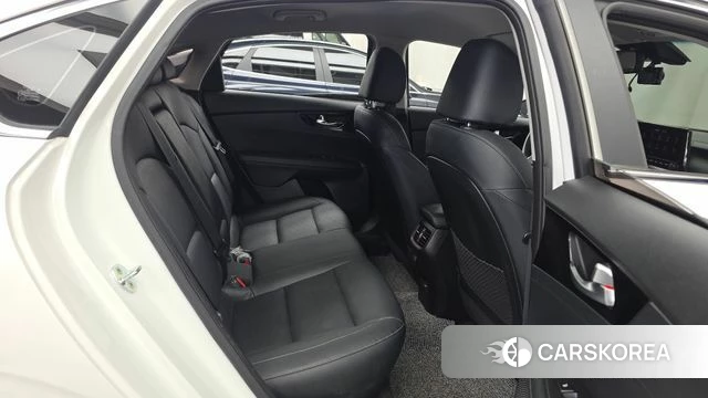 Kia The New K3 2nd generation 2021 Белый из Кореи, фото 2