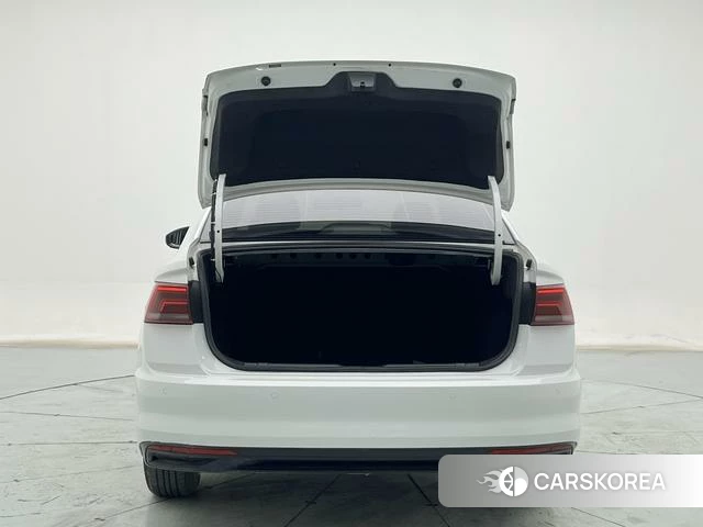 Volkswagen Bora 2022 Белый из Китая, фото 3