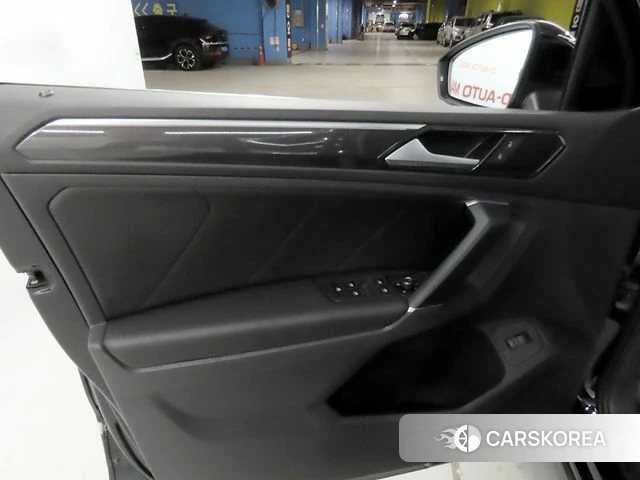 Volkswagen Tiguan second Generation 2018 Черный из Кореи, фото 3