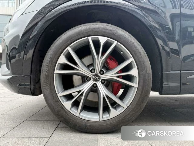 Audi Q8 2021 Черный из Китая, фото 3
