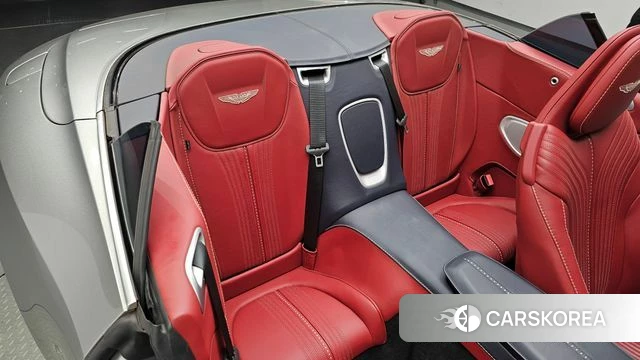 Aston Martin DB11 2023 Серебристо-серый из Кореи, фото 3
