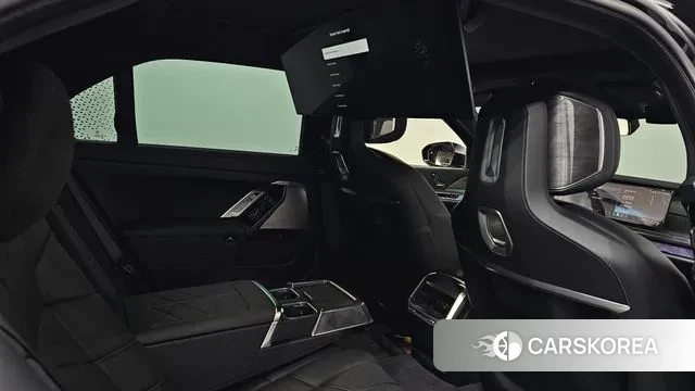 BMW 7 Series (G70) 2023 Черный из Кореи, фото 3