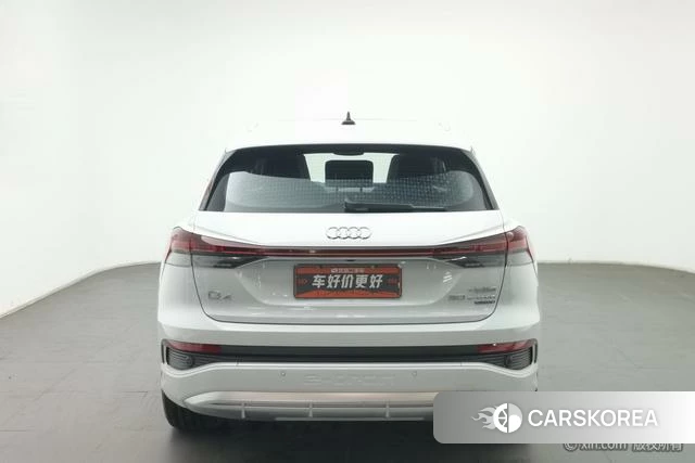 Audi Q4 e-tron 2023 Белый из Китая, фото 3
