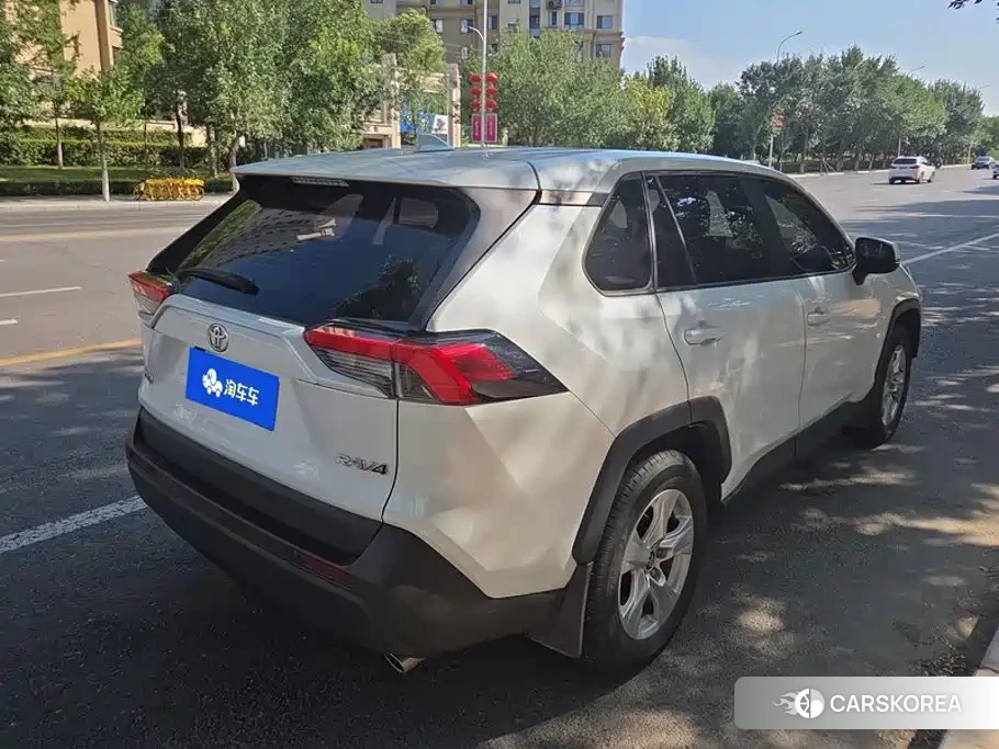 Toyota RAV4 2024 Белый из Китая, фото 3
