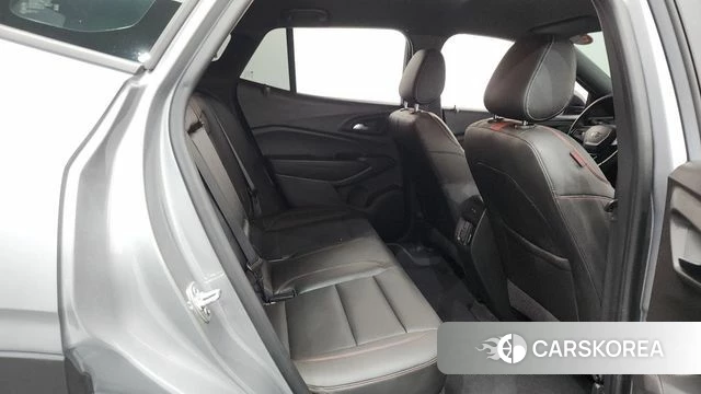 Chevrolet (GM Daewoo) Trax Crossover 2024 Серебристо-серый из Кореи, фото 3