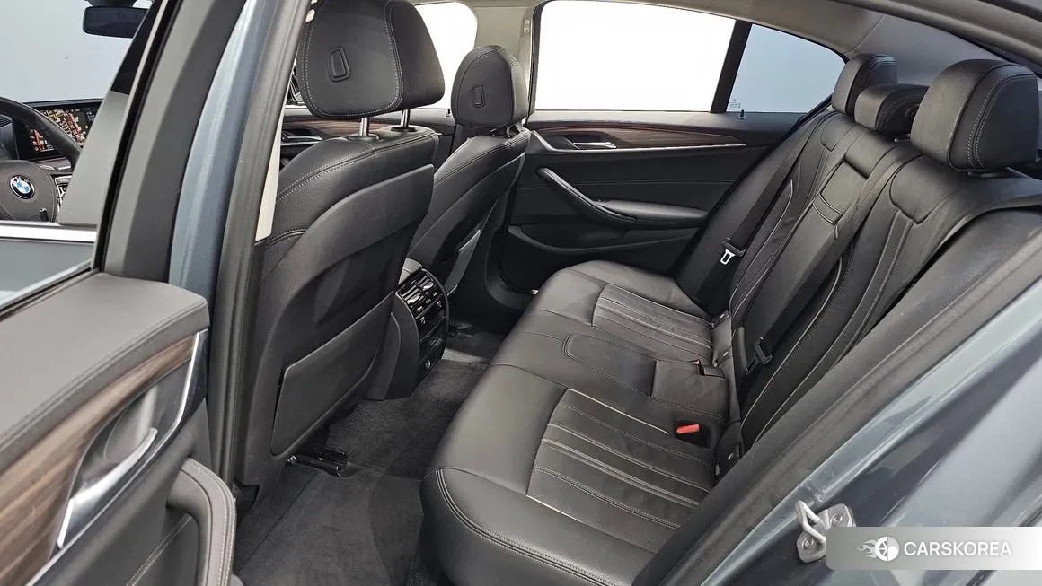 BMW 5 Series (G30) 2019 Цвет галактики из Кореи, фото 3