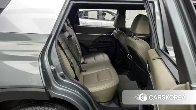 Ssangyong Torres 2023 Темно-зеленый из Кореи, фото 3