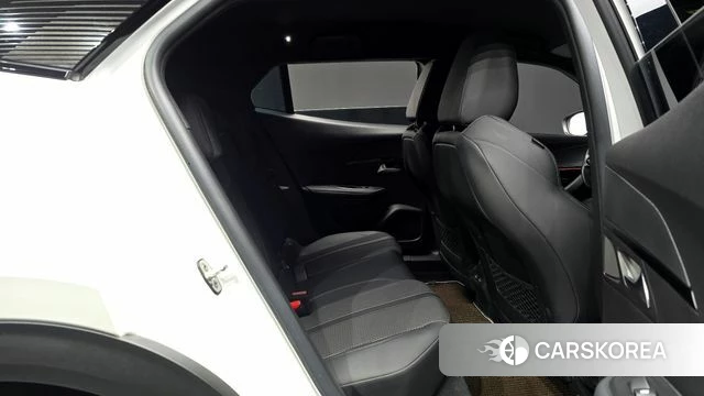 Peugeot e-2008 second generation 2021 Белый из Кореи, фото 3