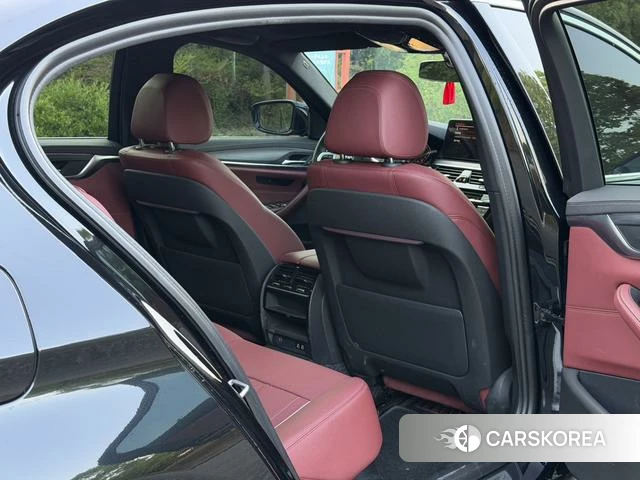 BMW 5 series 2021 Черный из Китая, фото 3